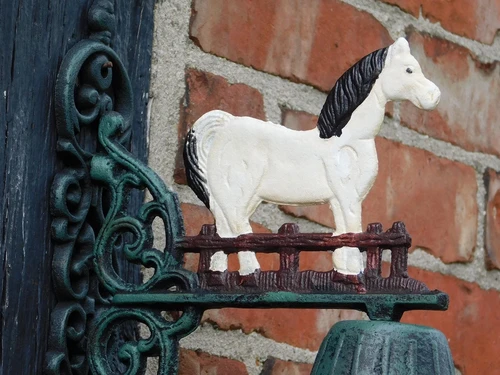 Deurbel met Paard Wit – Gietijzer - Vintage Wandbel