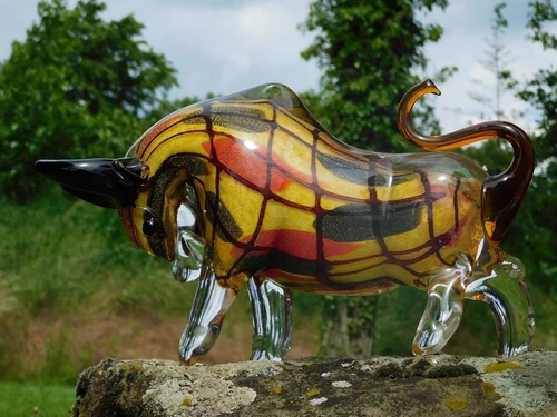 Glass Bull Sculpture – Handmade Glass-blown Artwork