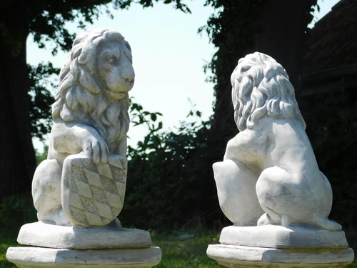 Set of Lions with Shields on Pedestals – 94 cm – Stone