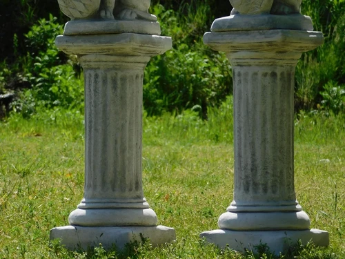 Set of Lions with Shields on Pedestals – 94 cm – Stone