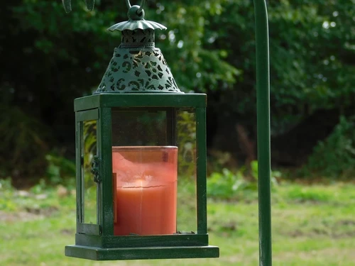Metall-Windlicht mit Ständer und Vogel – 60 cm – Retro-Außenlaterne