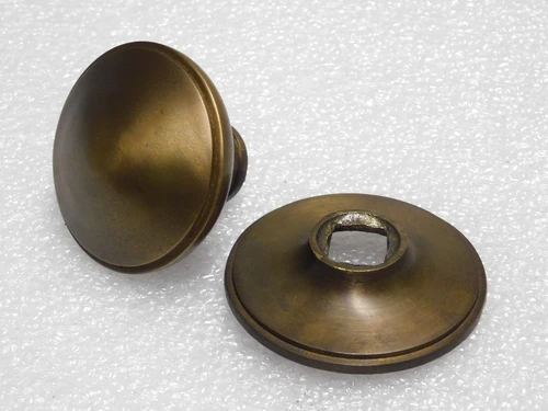Round Front Door Knob with Rosette – Antique Brass – Fixed Knob