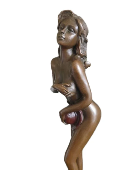 Bronze Statue of a Graceful Woman – Elegant Sculpture
