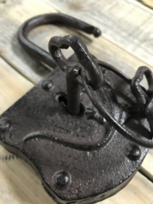 Slot met sleutels, zoals antiek, gietijzer