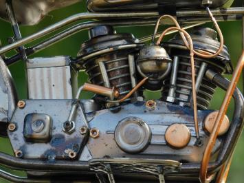 Vintage Motor - 38 cm - Handcrafted from Metal
