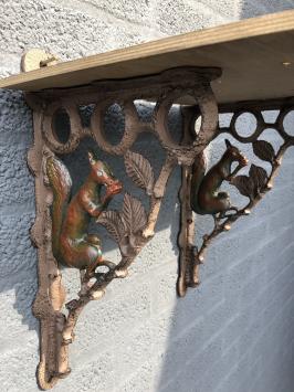 Beautiful set of shelf bearer pendants squirrel motif, cast iron-color